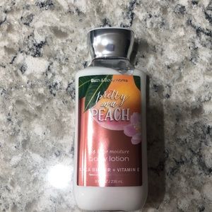 COPY - Bath & body works peach body lotion